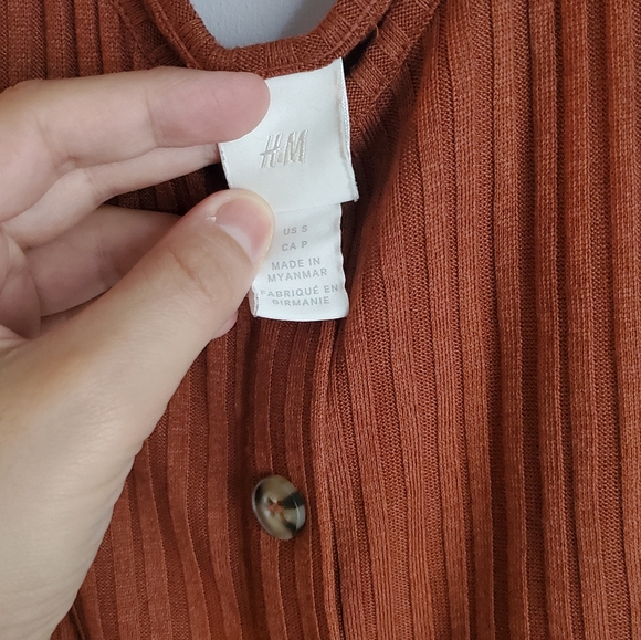 H&M Top - Picture 2 of 5